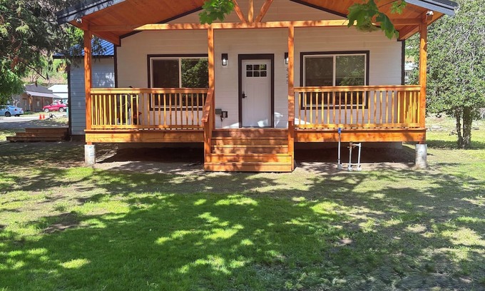 Riggins House | Main Street Retreat! Charming 3 Bedroom House in the heart of Riggins!