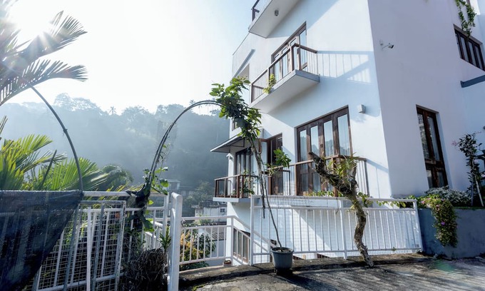 Kandy Apartment | Charming 2-bedroom apartment with AC, WiFi - 10mins Walk to Kandy Lake & Temple