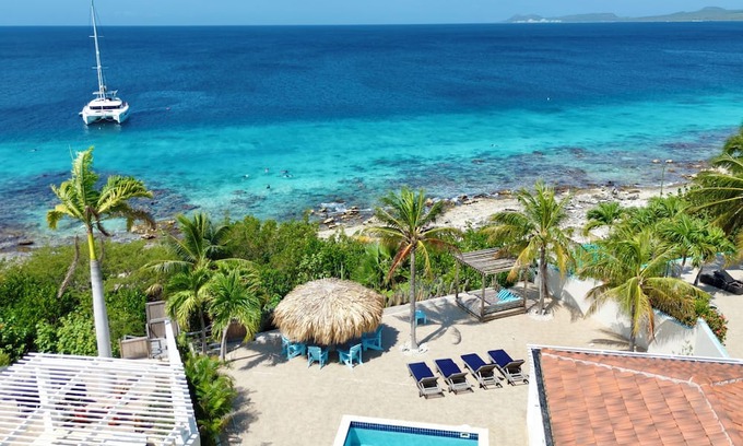 Sabadeco House | Crown Ridge 12 – Oceanfront home with private pool & infant of a dive site