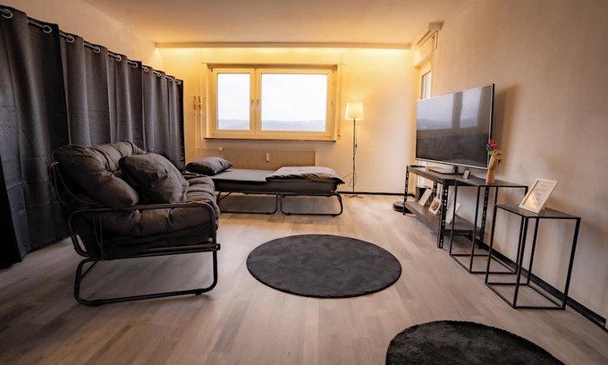Leonberg Condo | Nice apartment with balcony l Large l Lots of light PARKING SPACE