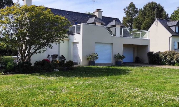Sarzeau House | Vacation home on the beach, less than 10 minutes' walk from the sea.
