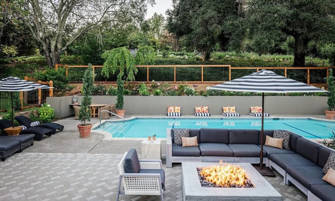 Healdsburg House | Luxurious Bungalow with Scenic Views & Garden Retreat Near Vineyards