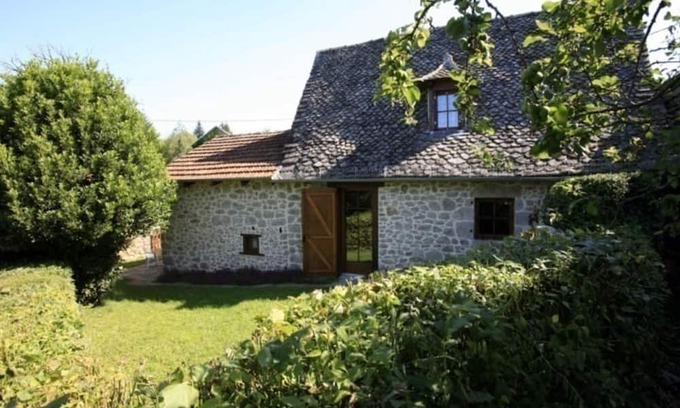 Mourjou Cottage | Charming house with garden, 2 bedrooms, pets allowed, in Mourjou