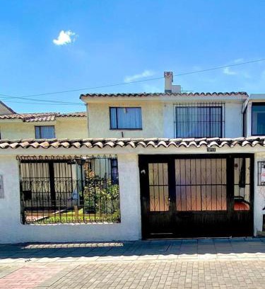 Kennedy House | Casa en Mandalay con oficina