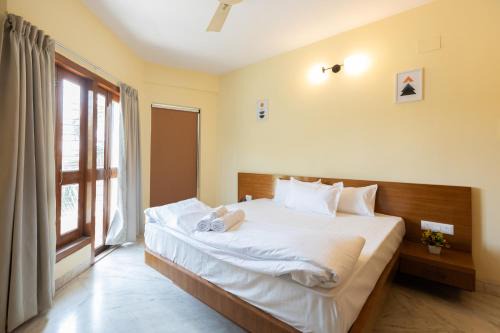 Kolkata House | ENTIRE 4BHK FLAT NEAR RUBY ON THE EM BYPASS road