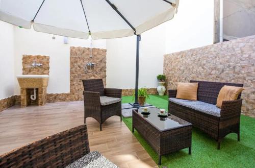 San Filippo del Mela Apartment | Milazzo Apartment with additional shower in Garden