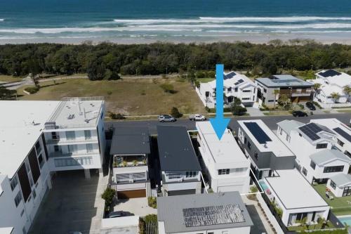 Kingscliff Villa | Seaside Chique on Cylinders- Luxe 3BR Beachside Villa by uHoliday